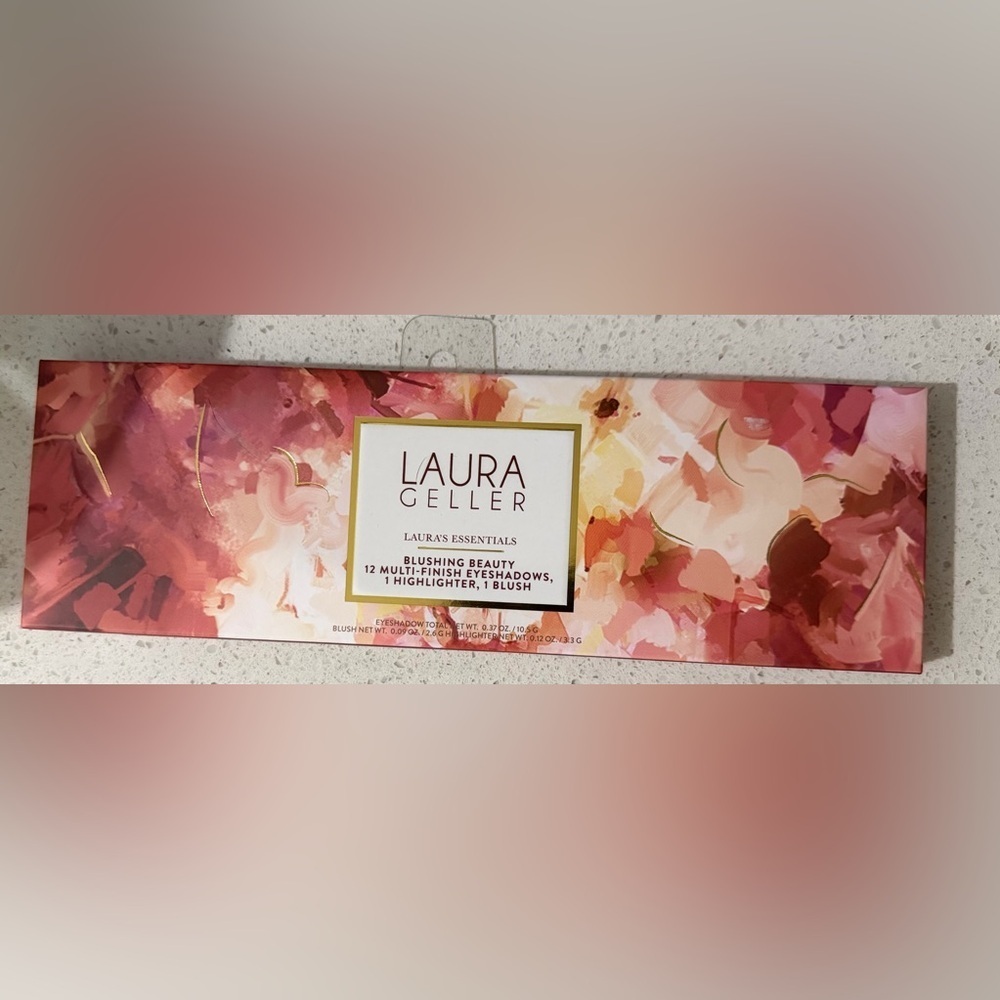 ✨New✨ Laura Geller: Blushing Beauty- 12 eyeshadows, 1 highlighter, 1 blush